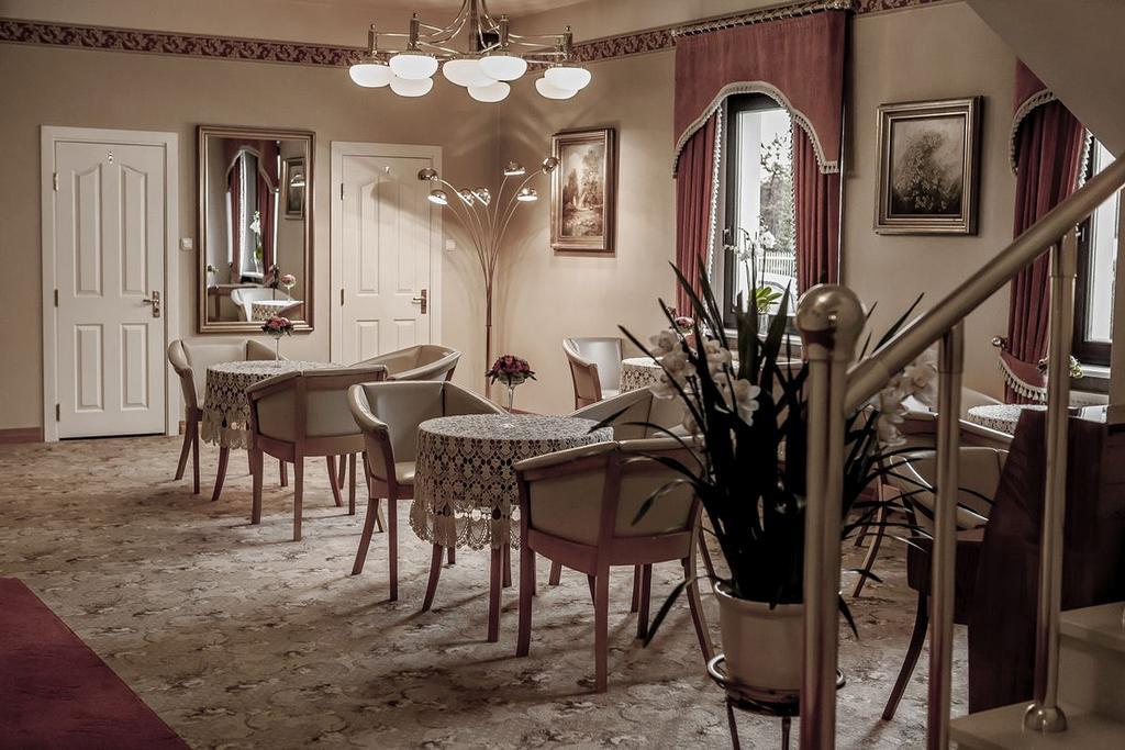Palazzo Adler Bed and Breakfast Swarzędz Exteriör bild