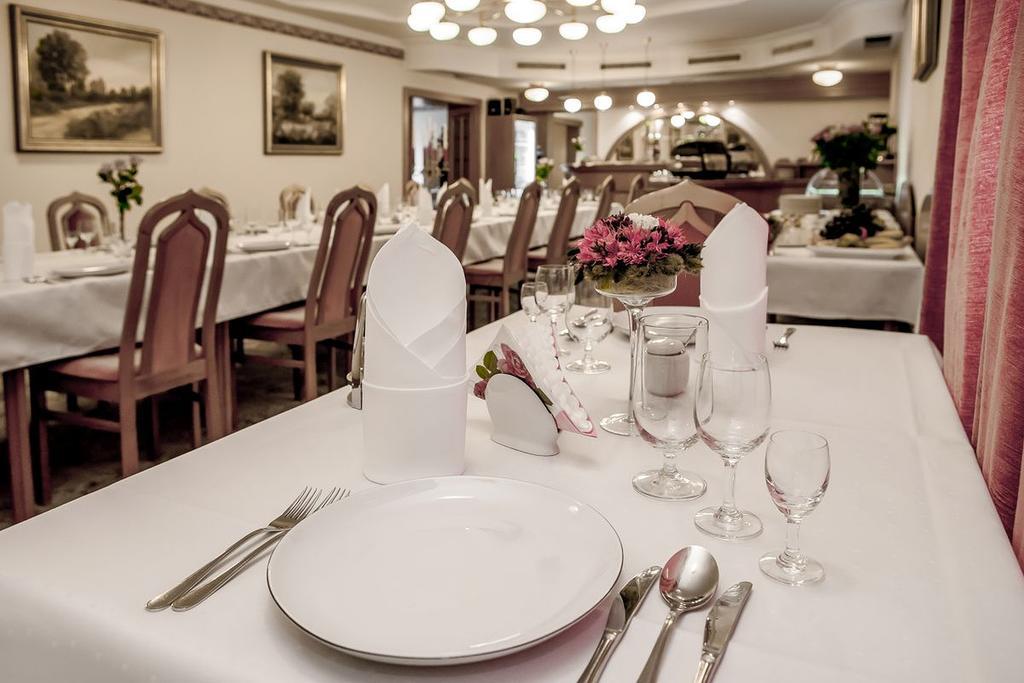 Palazzo Adler Bed and Breakfast Swarzędz Exteriör bild