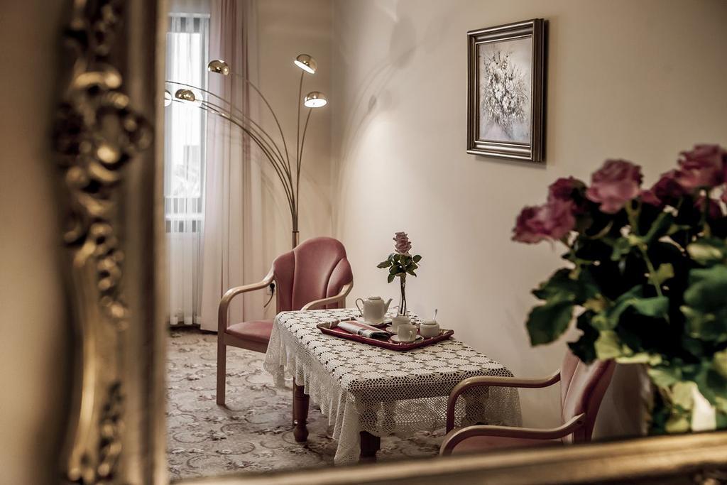 Palazzo Adler Bed and Breakfast Swarzędz Exteriör bild