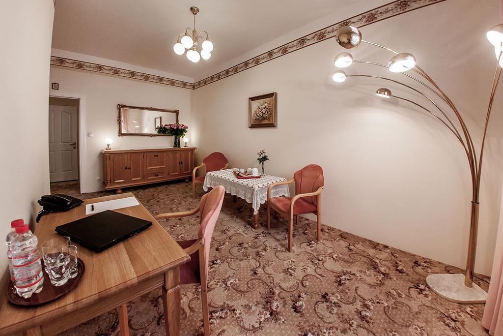 Palazzo Adler Bed and Breakfast Swarzędz Exteriör bild