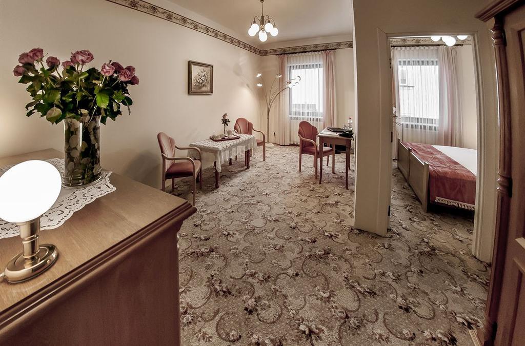 Palazzo Adler Bed and Breakfast Swarzędz Exteriör bild