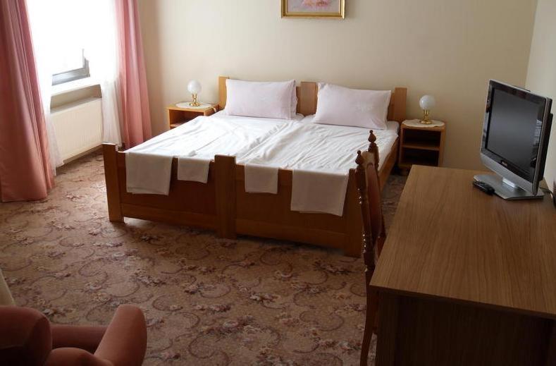 Palazzo Adler Bed and Breakfast Swarzędz Rum bild